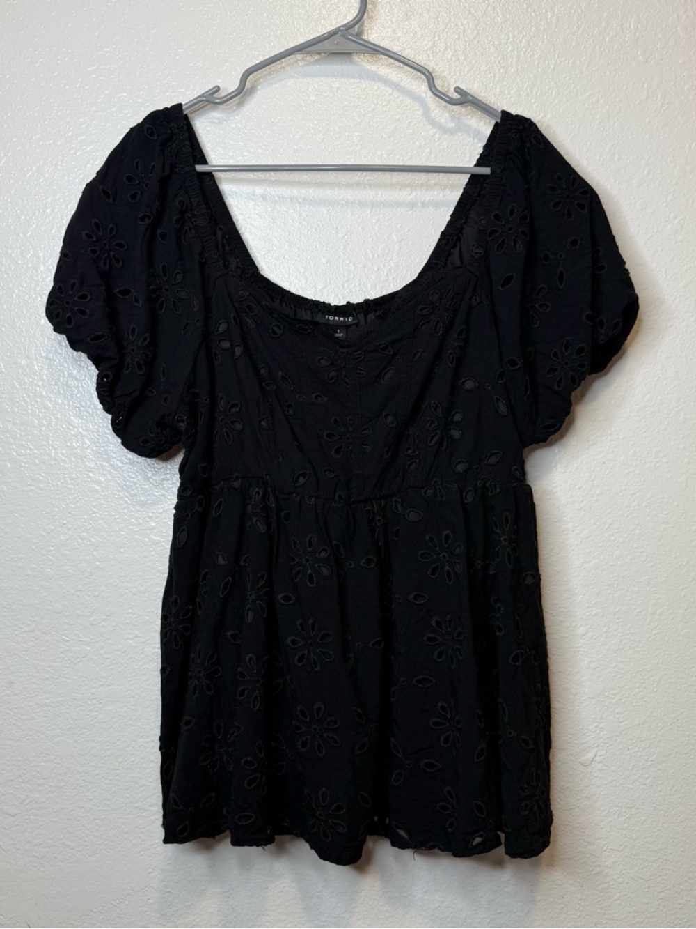 Torrid Black Eyelet Babydoll Puff Sleeve Blouse Size 1 Boho Dark Fairy Goth